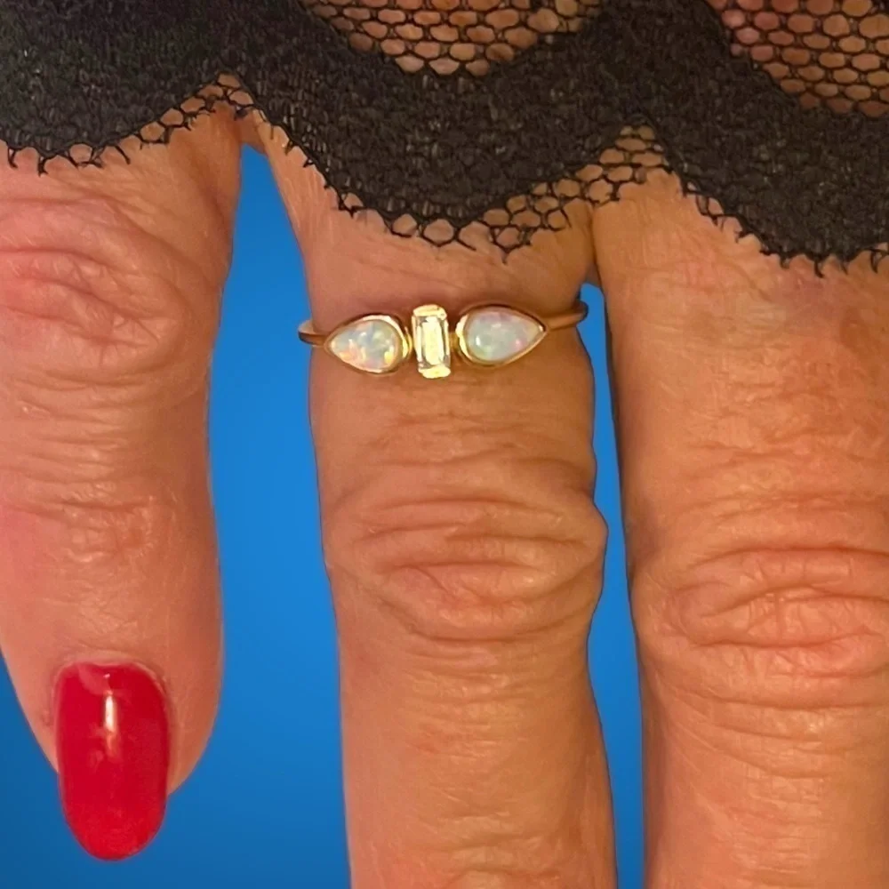 NEW‎ Gold and Opal ring